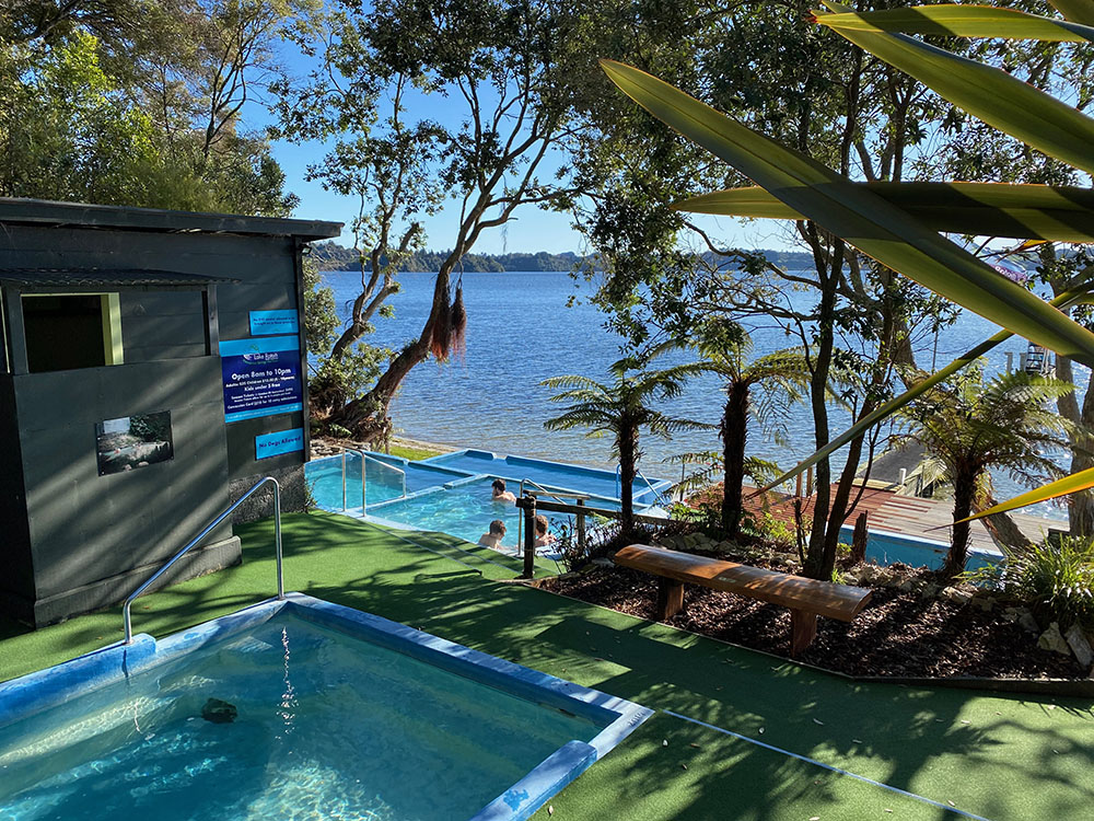 Lake Rotoiti Hot Pools | Manupirua Spring Hot Pools New Zealand